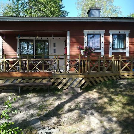 Отель Pirttiniemen Lomakylae Muurasjarvi Экстерьер фото