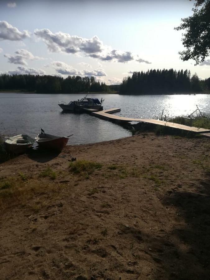 Отель Pirttiniemen Lomakylae Muurasjarvi Экстерьер фото